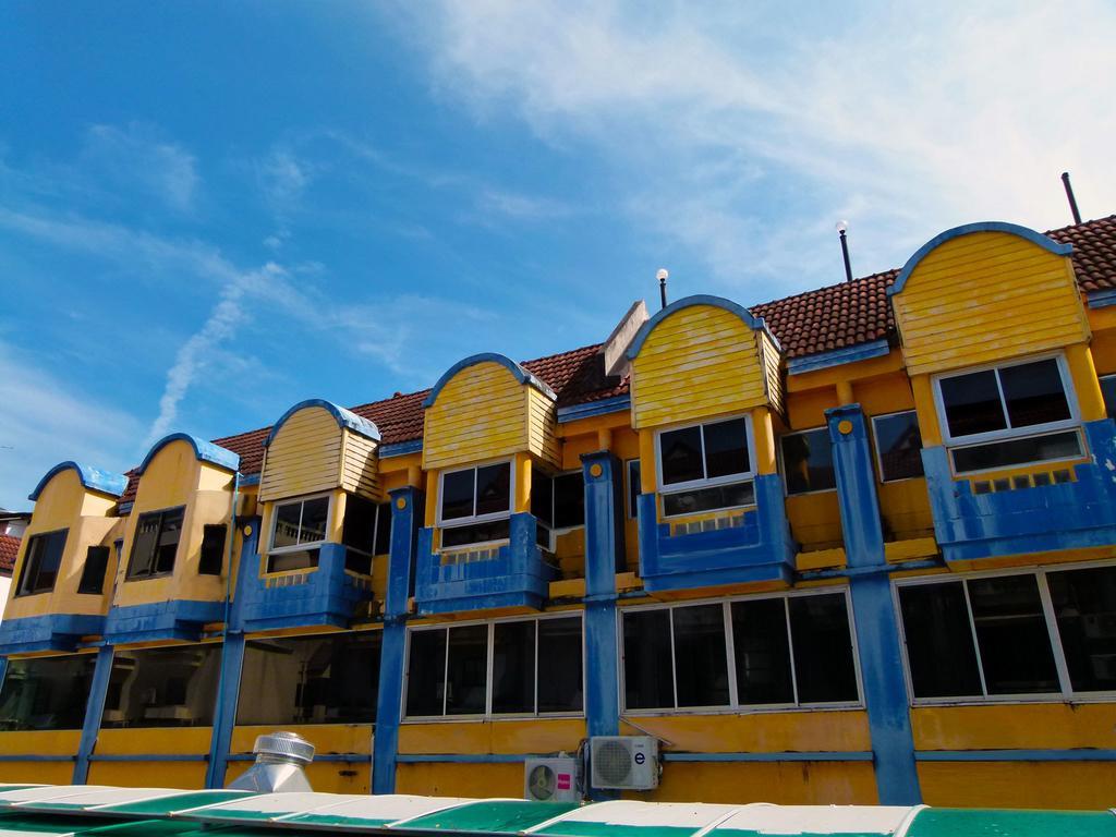 فندق دار ضيافة أكواريوس جاي وساونا Patong المظهر الخارجي الصورة
